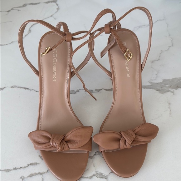 BCBGeneration Women's Jamina Bow Detail Dress Strappy Sandal Tan Color Size 9.5 - Picture 3 of 14